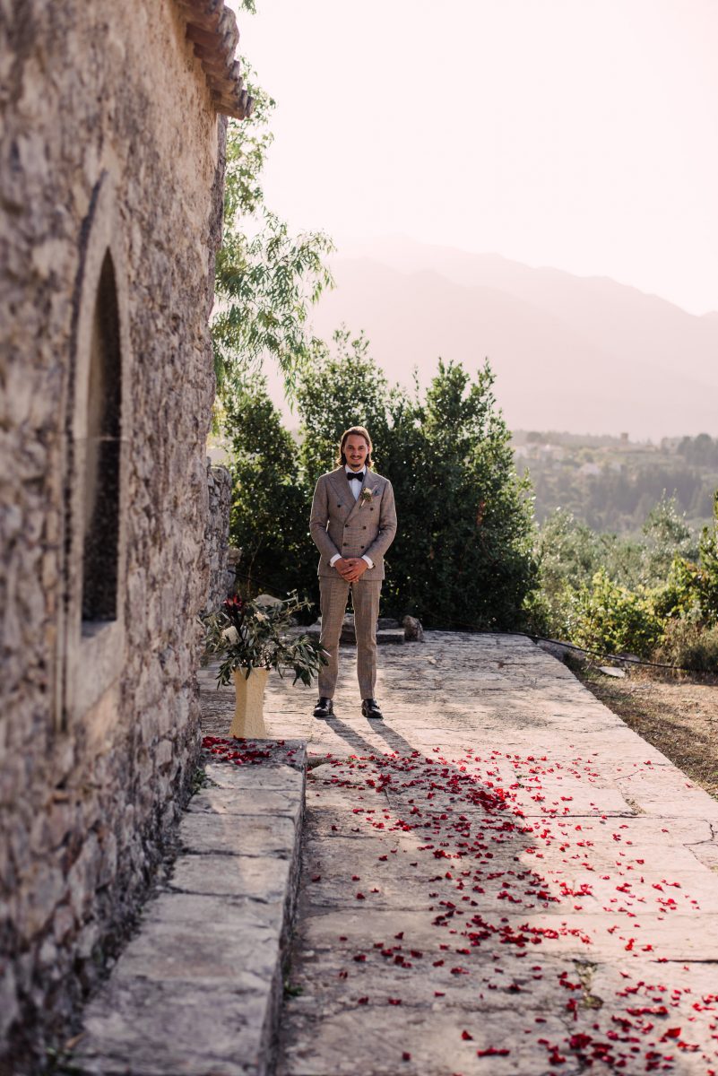 Rustic elopement on the island of Crete - Wedding Photographer