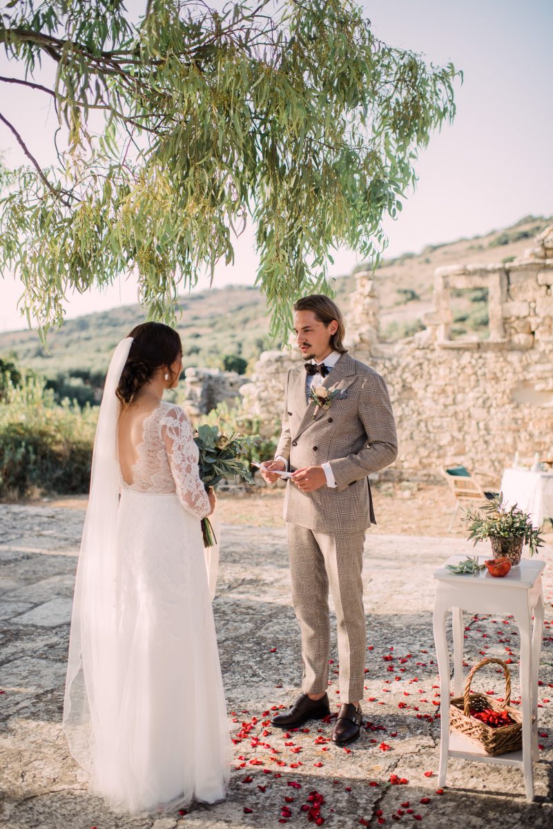 Rustic elopement on the island of Crete - Wedding Photographer