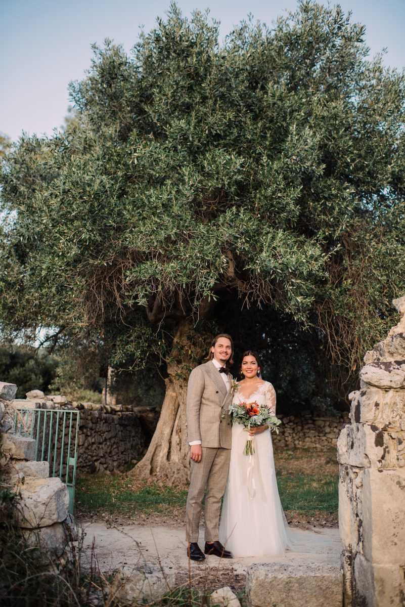 Rustic elopement on the island of Crete - Wedding Photographer